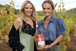 Kylie Minogue, star reconnue, investit dans le vin Rosé