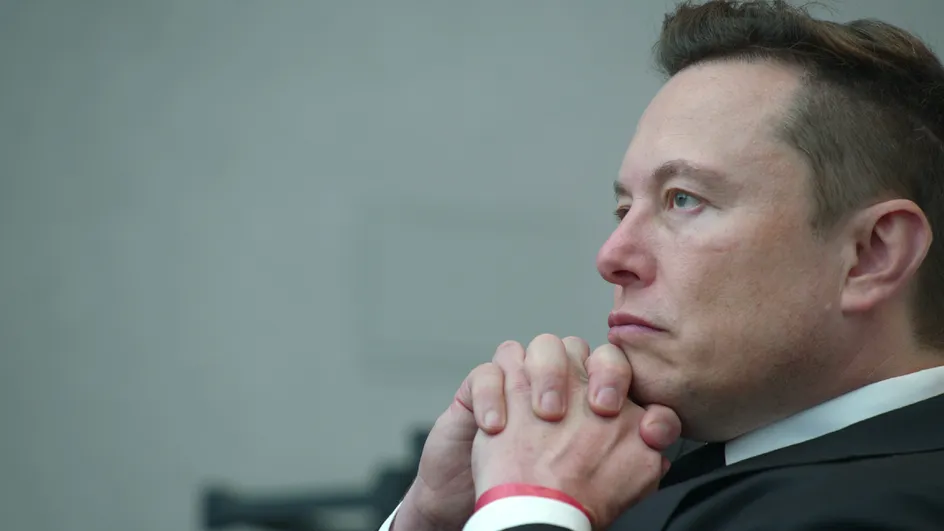 Elon Musk et Twitter, le rachat mis en stand by, attention DANGER-